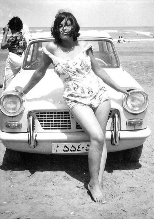 old photo of Iranian woman before Islamic revolution