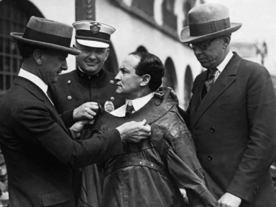 Best Harry Houdini's tricks and illusions secrets