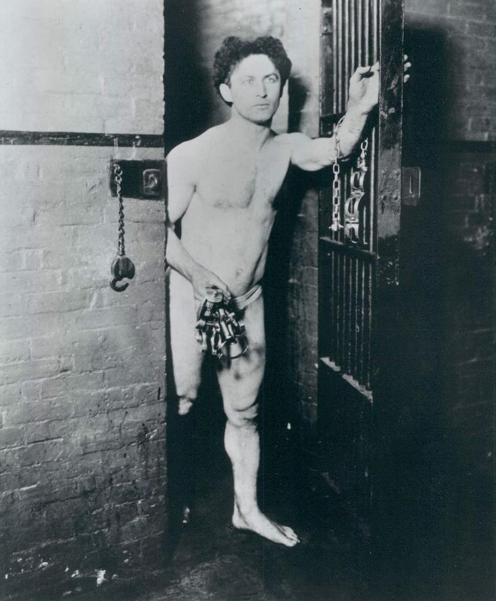 Harry Houdini and his famous trick "Escape From Murderer’s Row"
