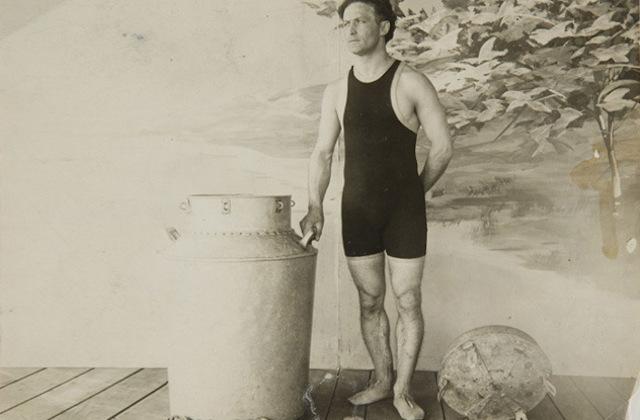Staged retro photo of Harry Houdini 