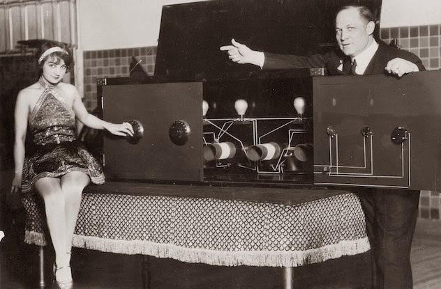 Retro photo of Harry Houdini and his trick "The Radio of 1950"