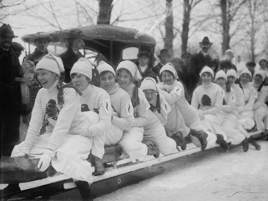Bobsled race, Locust Valley, 1916
