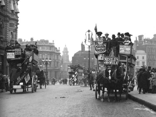 Omnibuses in London, England, 1904
