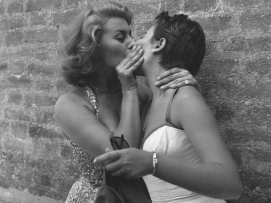 Sophia Loren kissing her sister, Anna Maria Villani Scicolone, Venice 1955