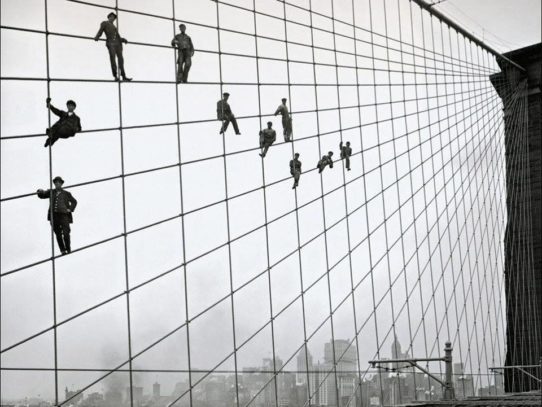 Brooklyn Bridge painters after work, 1915
