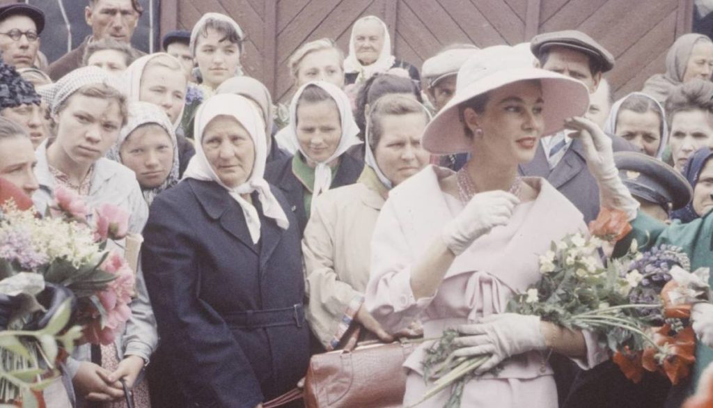 Soviet people gazing at Dior models during their visit to Moscow