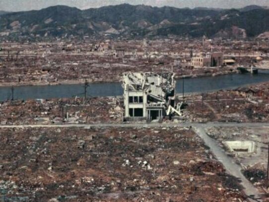 Rare color photos of Hiroshima after atomic explosion
