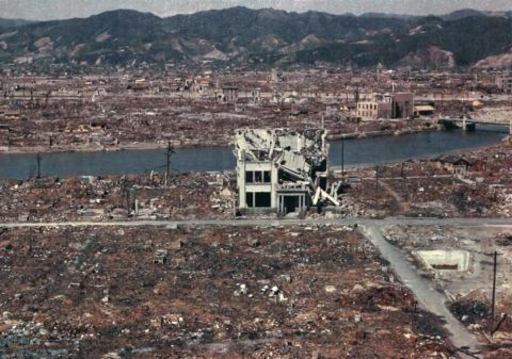 Color photos of Hiroshima, taken 2 days after explosion