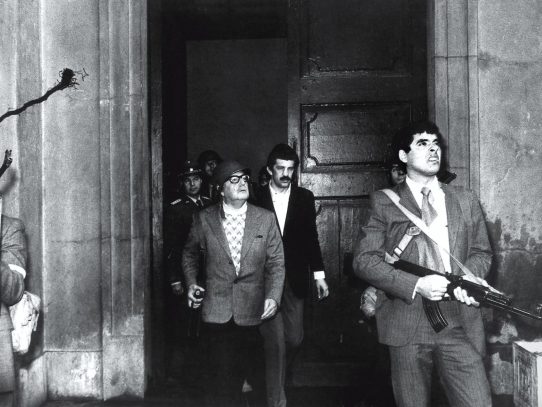 The story of ‘The last stand of Salvador Allende’ photo