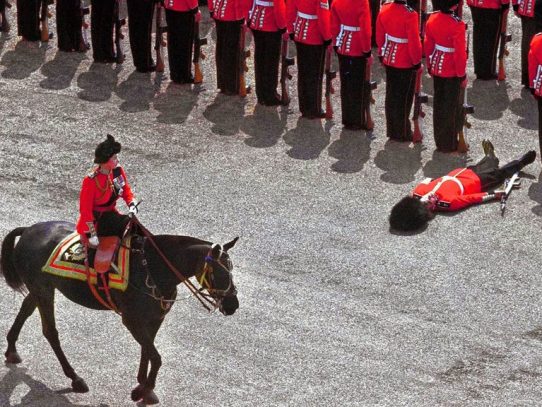 A guard fainted in front of Queen Elizabeth, 1970th.