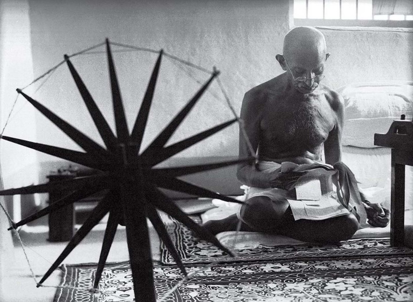 history photo Gandhi and the Spinning Wheel, Margaret Bourke-White, 1946