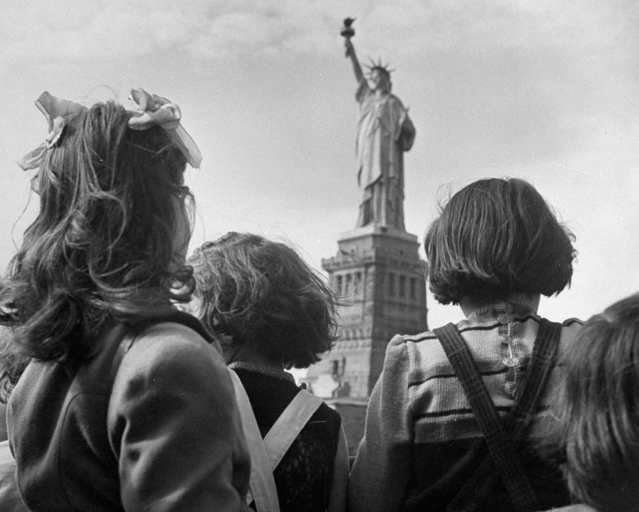 pictures of refugee children Statue of Liberty