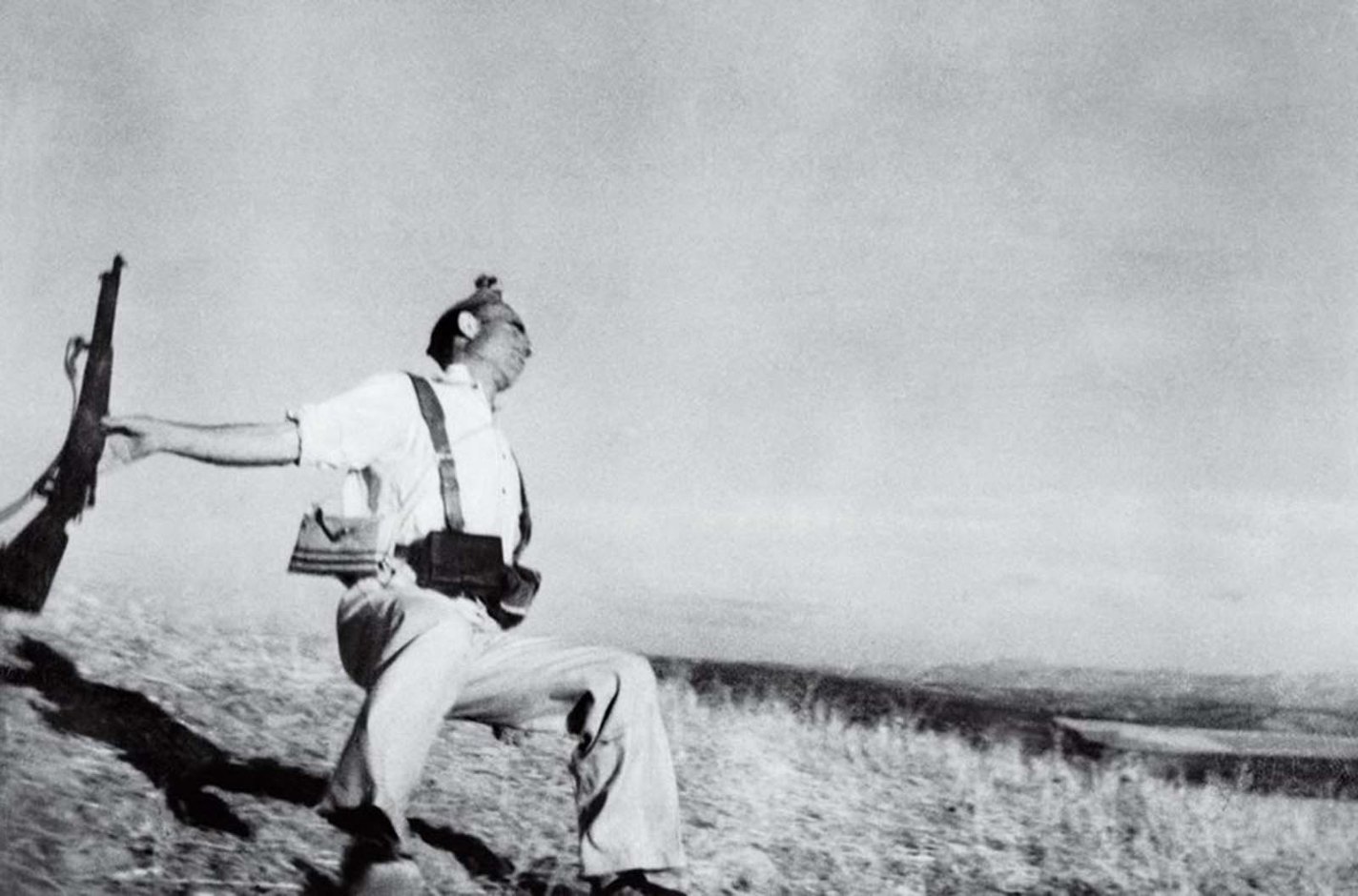 history photo The Falling Soldier, Robert Capa, 1936.