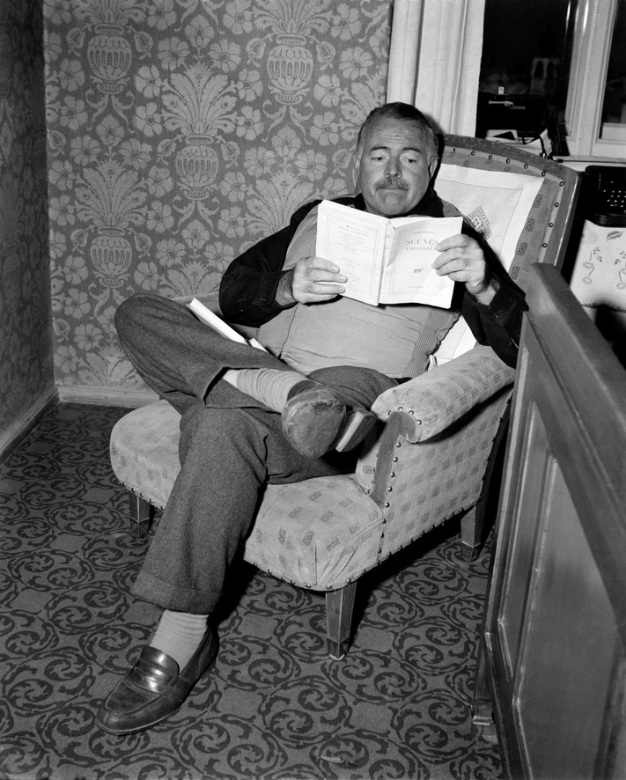 Hemingway reading Italy