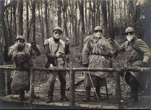 Trench Raiders in gas masks, ww1