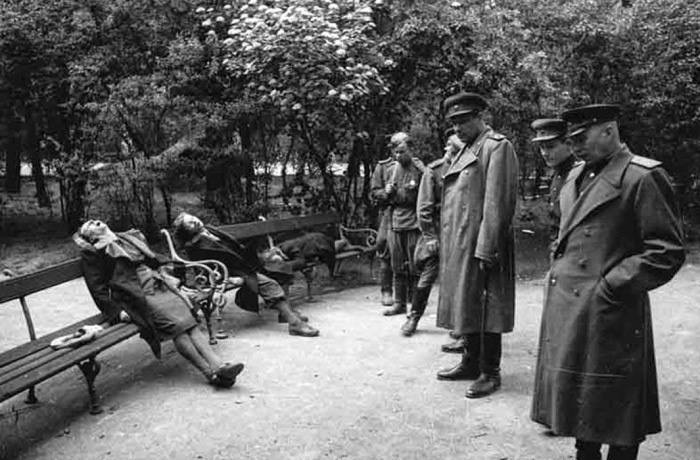 A family murder in Vienna, 1945