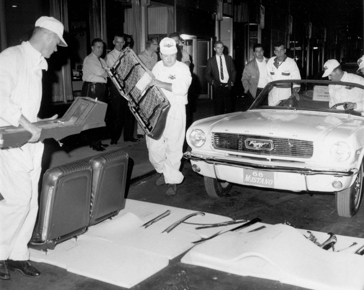 Disassembling the Ford Mustang before lifting it on the Empire States Building