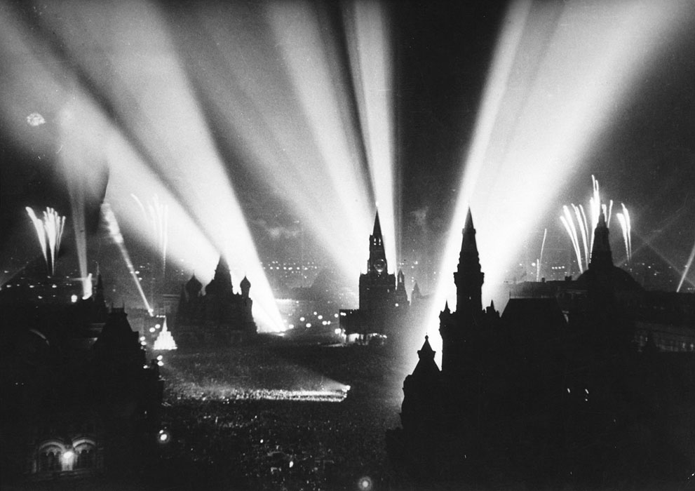The photos of WW2 Victory night in Moscow