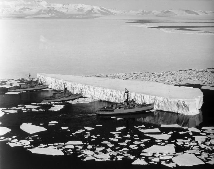 US icebreakers pushing an Iceberg