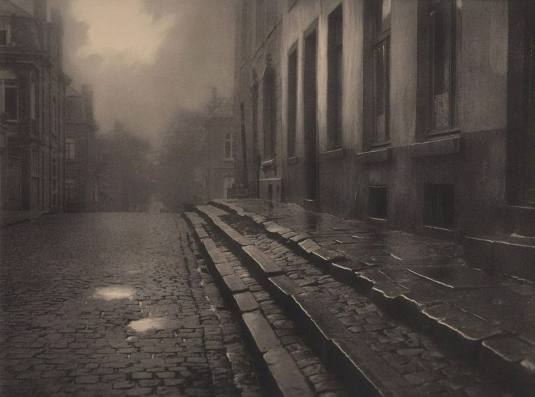 A lonely street by Leonard Misonne