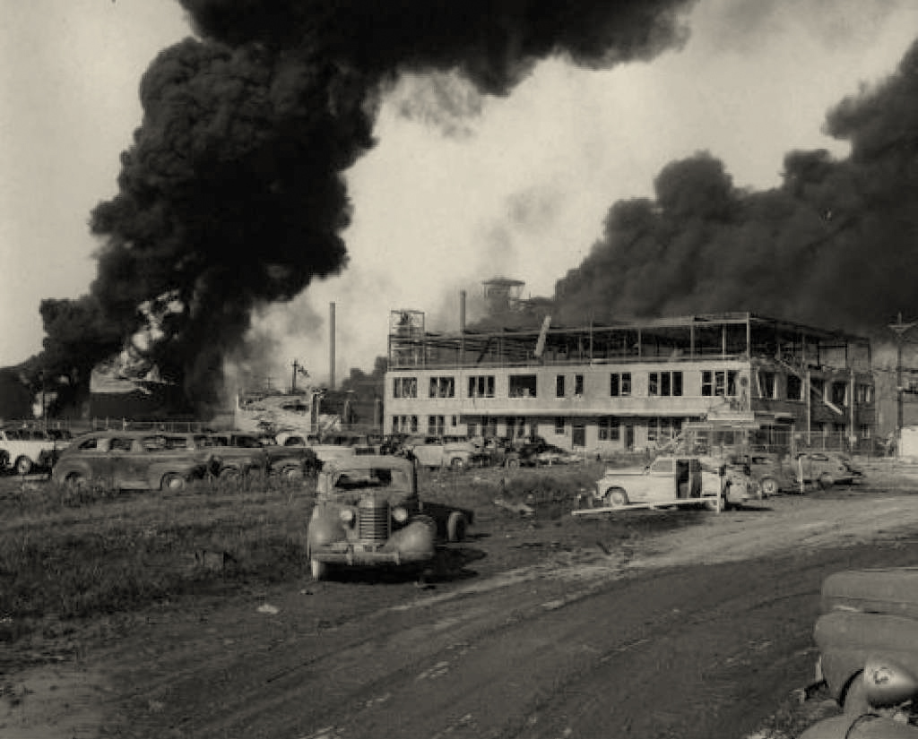 Another photo of Texas City explosion, 1947