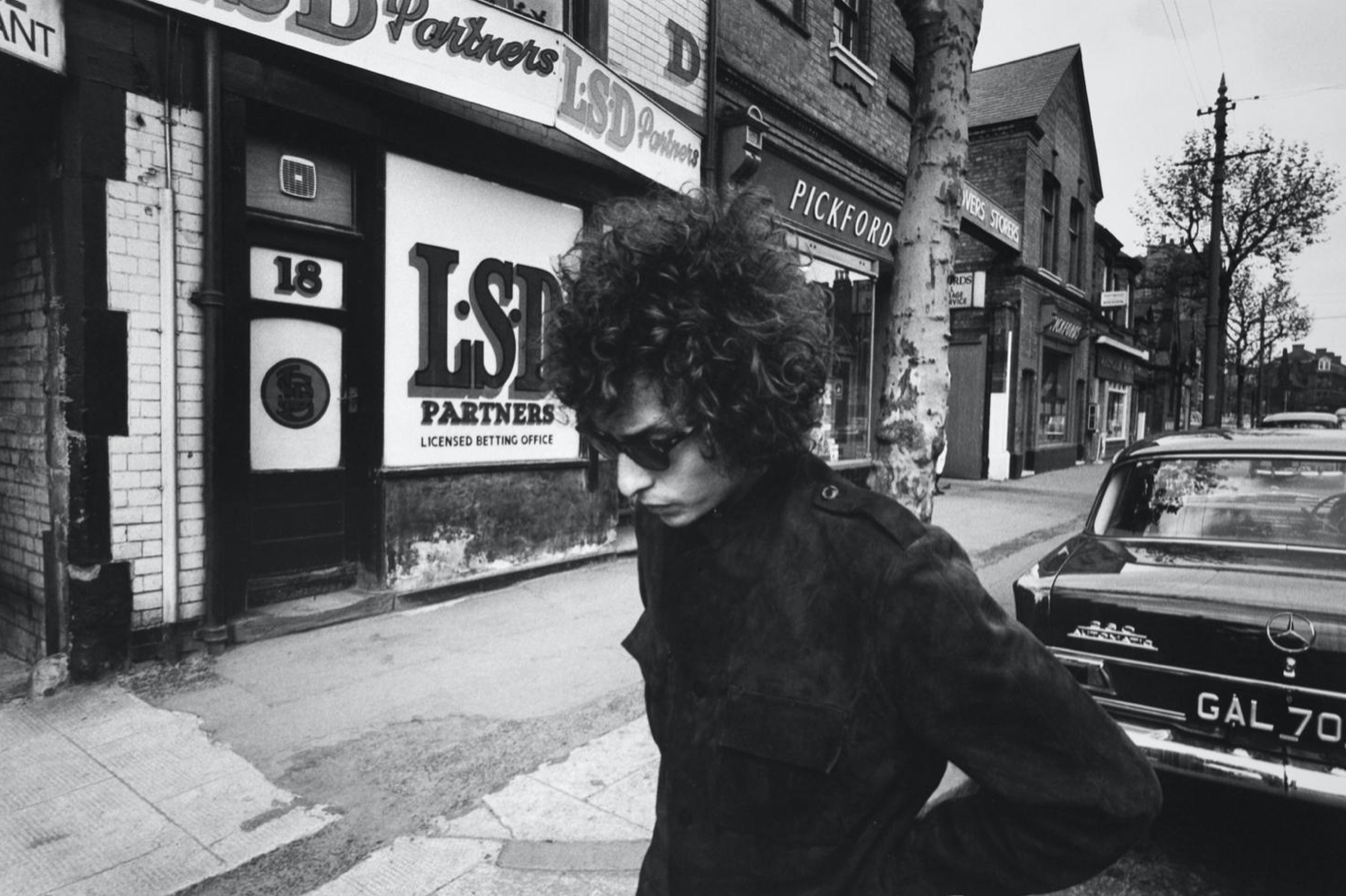 Bob Dylan in front of betting office, Sheffield, England, 1966.