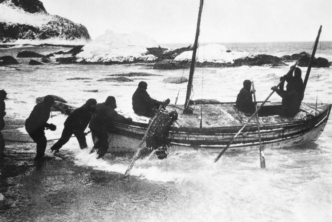 Shackleton and four crew members set off for South Georgia
