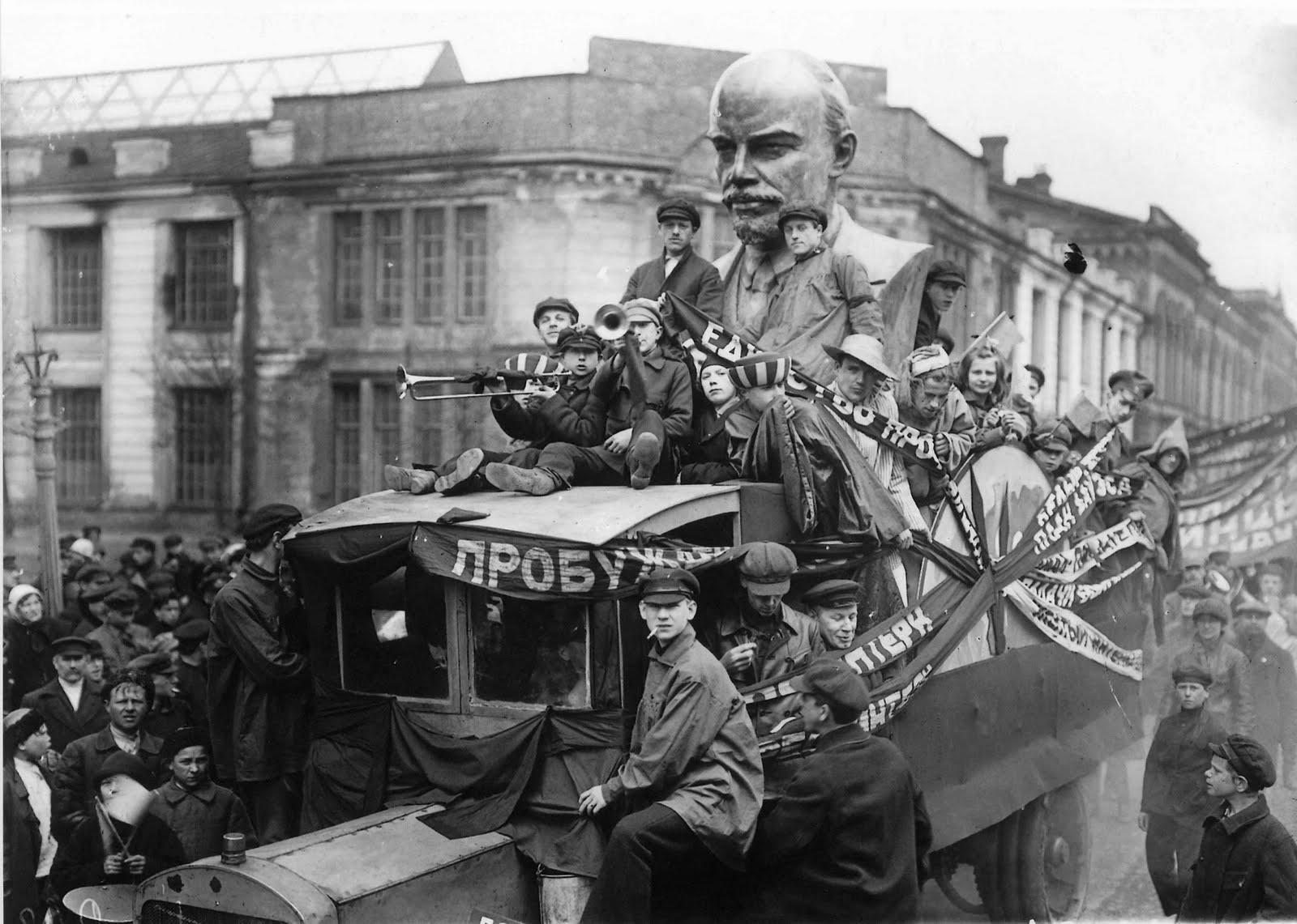 1 may parade in Leningrad
